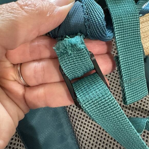 Embark 14 L Hydration Backpack Padded Shoulder Straps Turquoise Teal *Read* - Picture 16 of 16